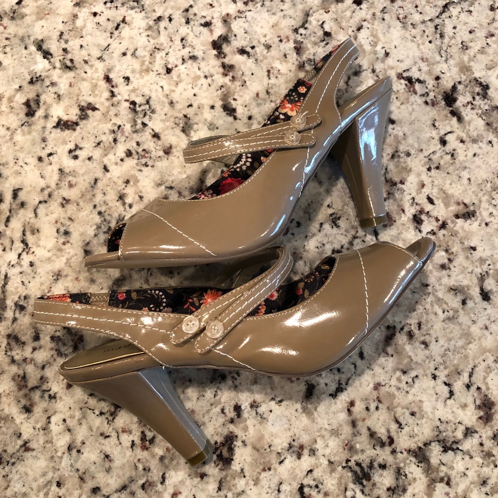 $ Madden Girl Nude Peep Toe Sandal Heels Size 8